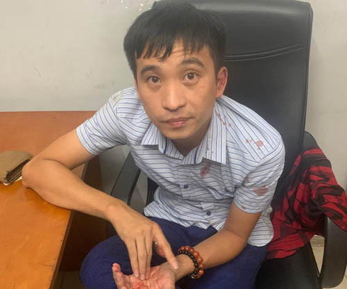 Tạm giữ lái xe say xỉn lao ô tô vào cây xăng ở Hà Nội khiến 8 người bị thương